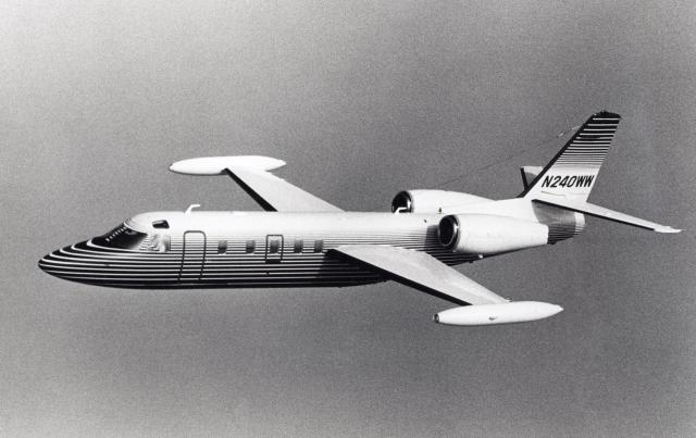 Pierre Cardin: 1979 - Aux Etats Unis le design Pierre Cardin prend la voie des airs, lorsque le créateur signe pour Atlantic Aviation le design intérieur et la décoration...