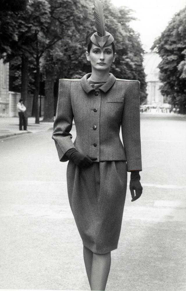 Pierre Cardin: 1980 - 11st retrospective collection celebrating his 30 years of creation, presented at the Metropolitan Museum of New York and also inaugurates its first building...