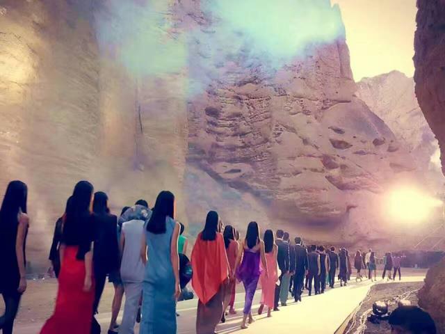 Spring/Summer 2017. Pierre Cardin Haute Couture Catwalk in China&#039;s Yellow River Stone Forest - 2016