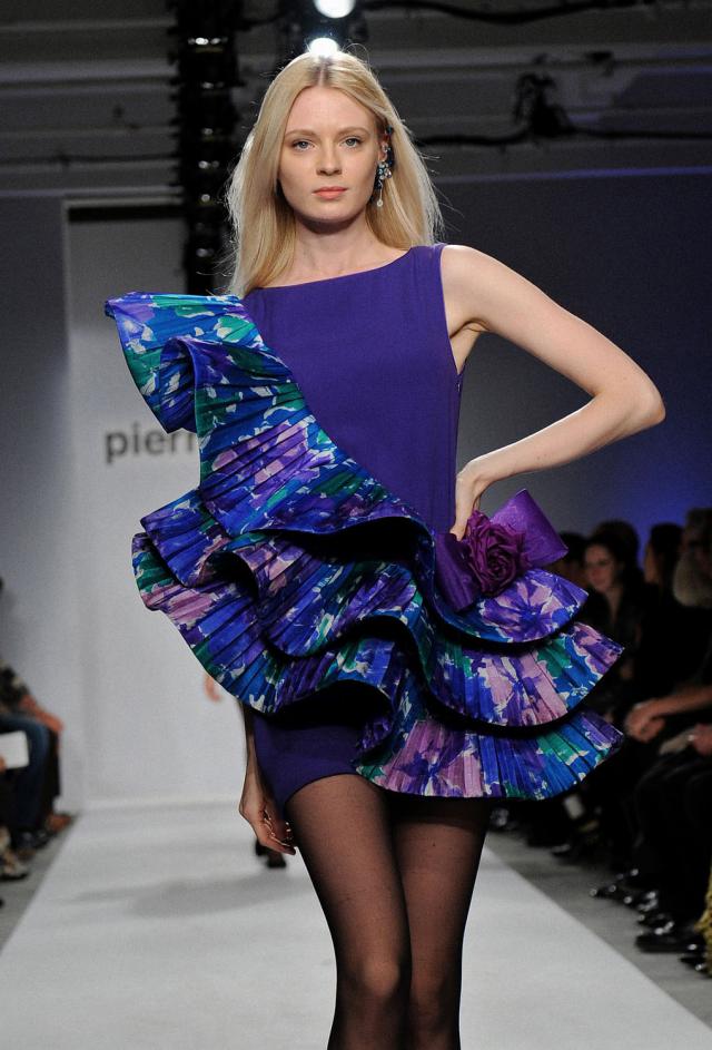 Défilé à New-York 2010/2011. Création Haute Couture Pierre Cardin - 2010
