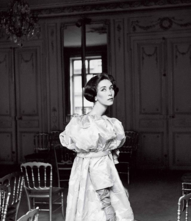 Pierre Cardin: 1954 - Triumph of the « Bubble Dress ». He inaugurates his first shop "Eve" at 118, rue du Faubourg Saint-Honoré in Paris.