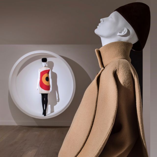Pierre Cardin: 2018 - Retrospective exhibition "Pierre Cardin: the pursuit of the future" at the SCAD FASH Museum of Fashion in Atlanta (USA).