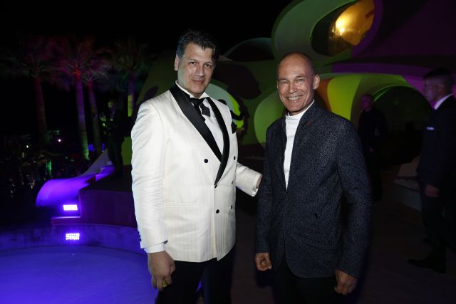 Pierre Cardin: 2022 - The 1st edition of the “Prix Bulles Cardin” is organized at the Palais Bulles, an organic habitat in harmony with the natural forms of the environment.